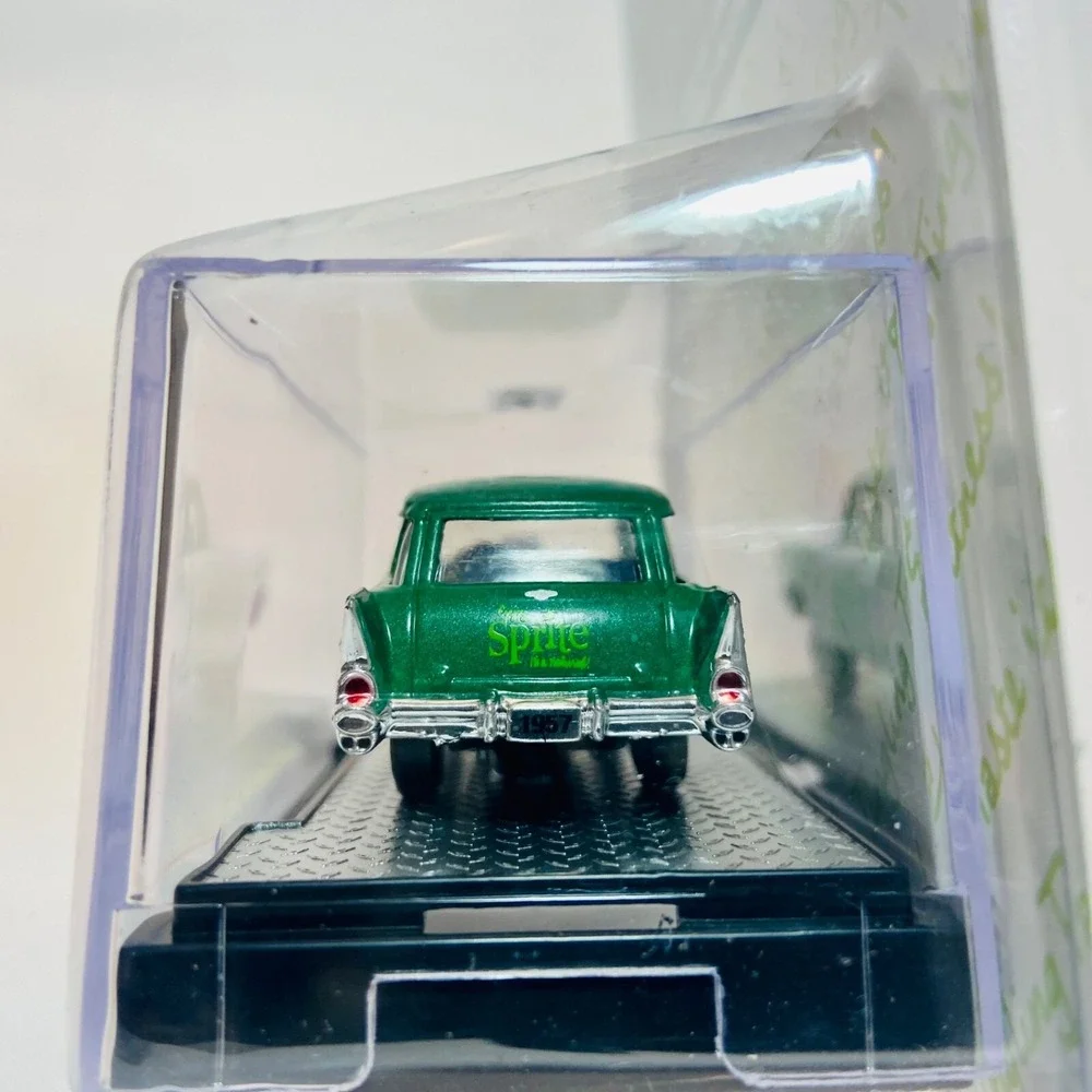 M2 Machines 1957 Chevrolet 150 Handyman Station Wagon Gasser A-18 Sprite Edition